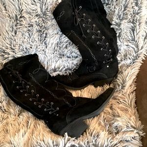 These are Reba boots black